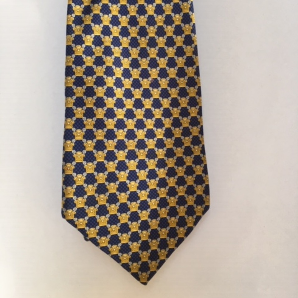 Gorgeous Thomas Pink tie